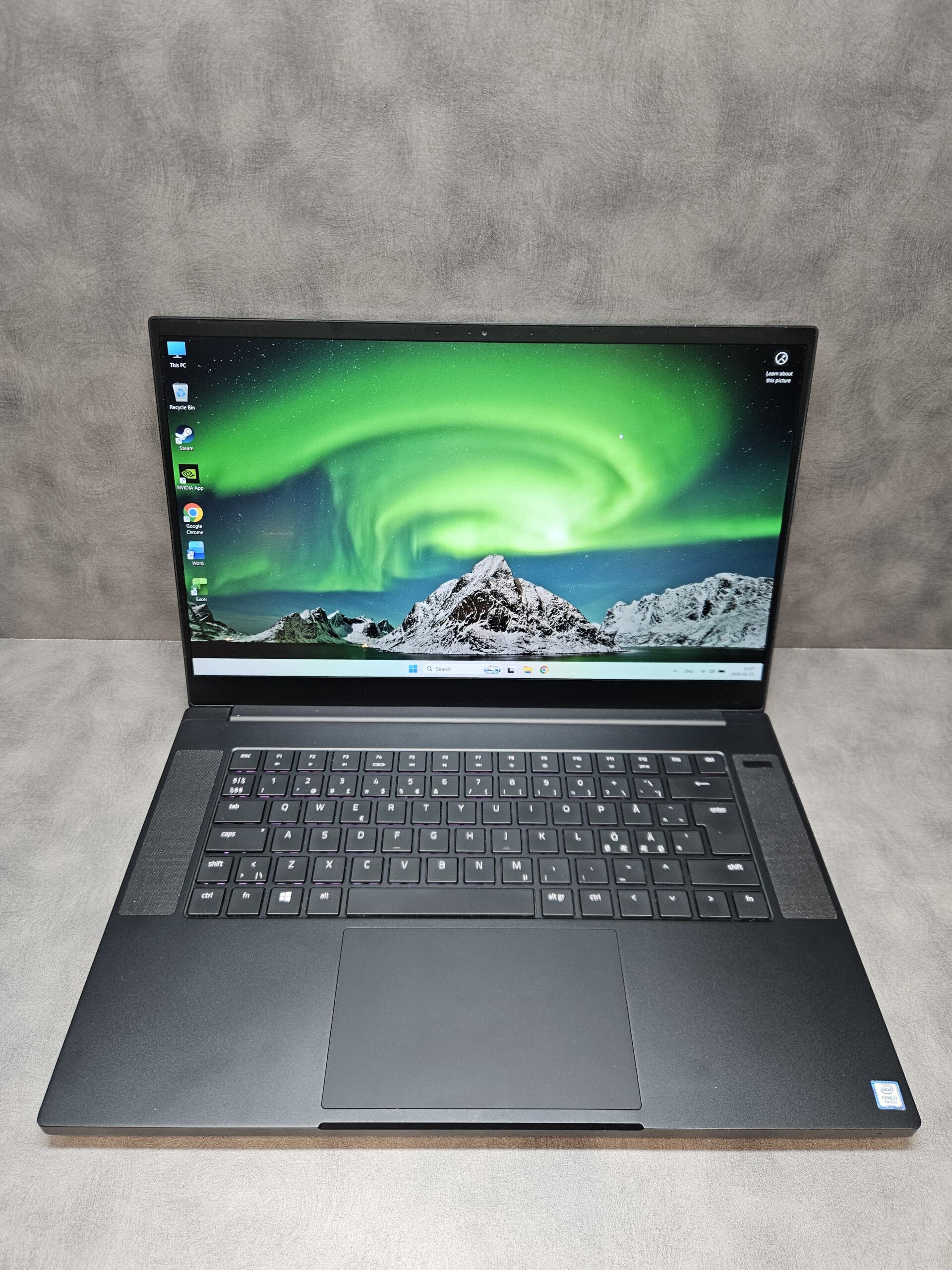 Razer Blade 15 Base (2019) | 15.6" FHD 144 Hz | i7-9750H | 16GB | SSD 512 GB | GTX 1660 Ti 6 GB