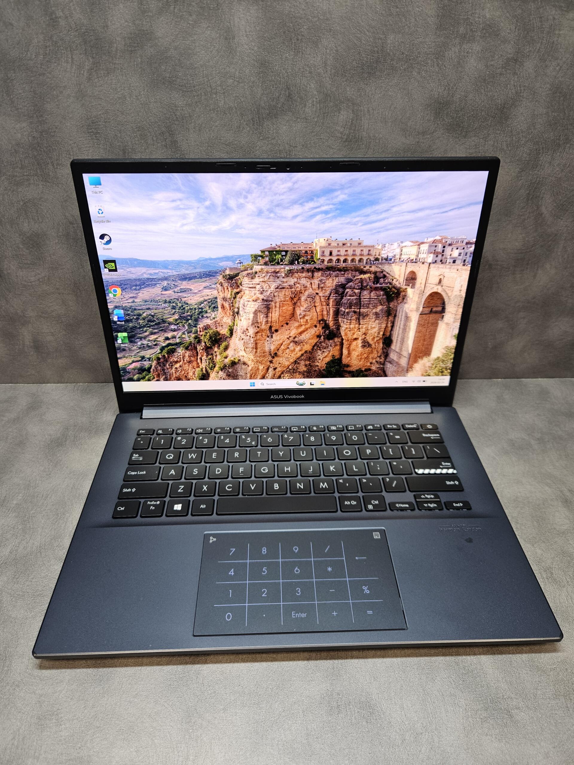 Asus Vivobook Pro | 14" WQXGA OLED | i5-11300H | 16GB | SSD 512 GB | GTX 1650 Max-Q 4 GB