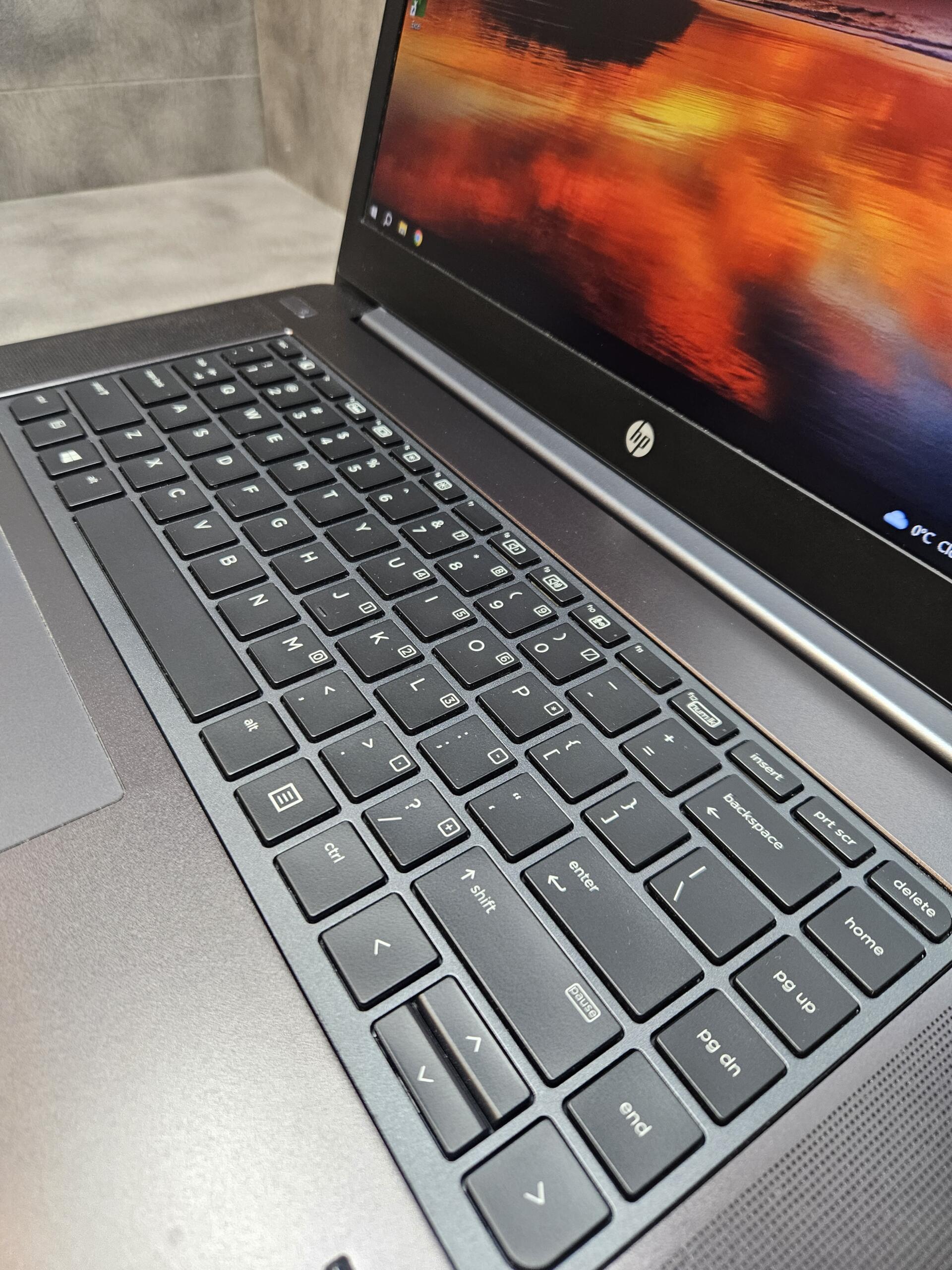 HP ZBook Studio G3 | 15.6" FHD IPS | i7-6700HQ | 16GB | SSD 256 GB | NVIDIA Quadro M1000M - Image 2