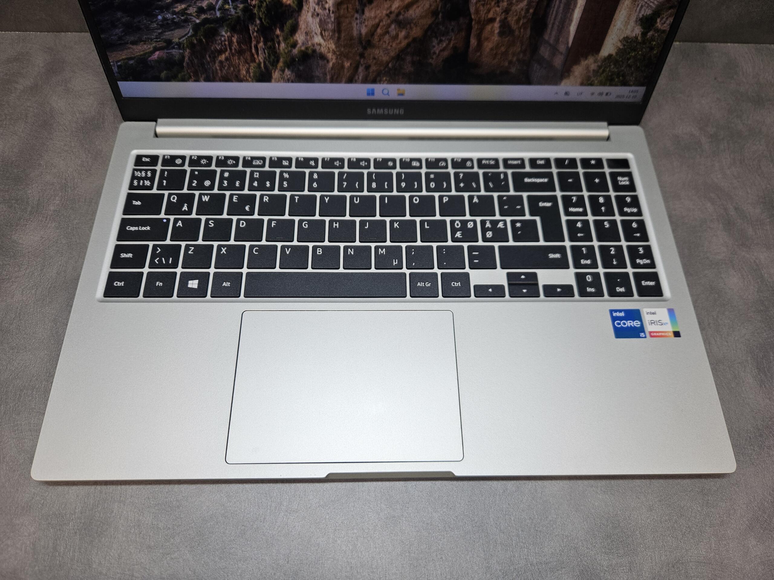 Samsung Galaxy Book LTE NP755XDA | 15.6" FHD | i5-1135G7 | 8GB | SSD 256 GB - Image 3