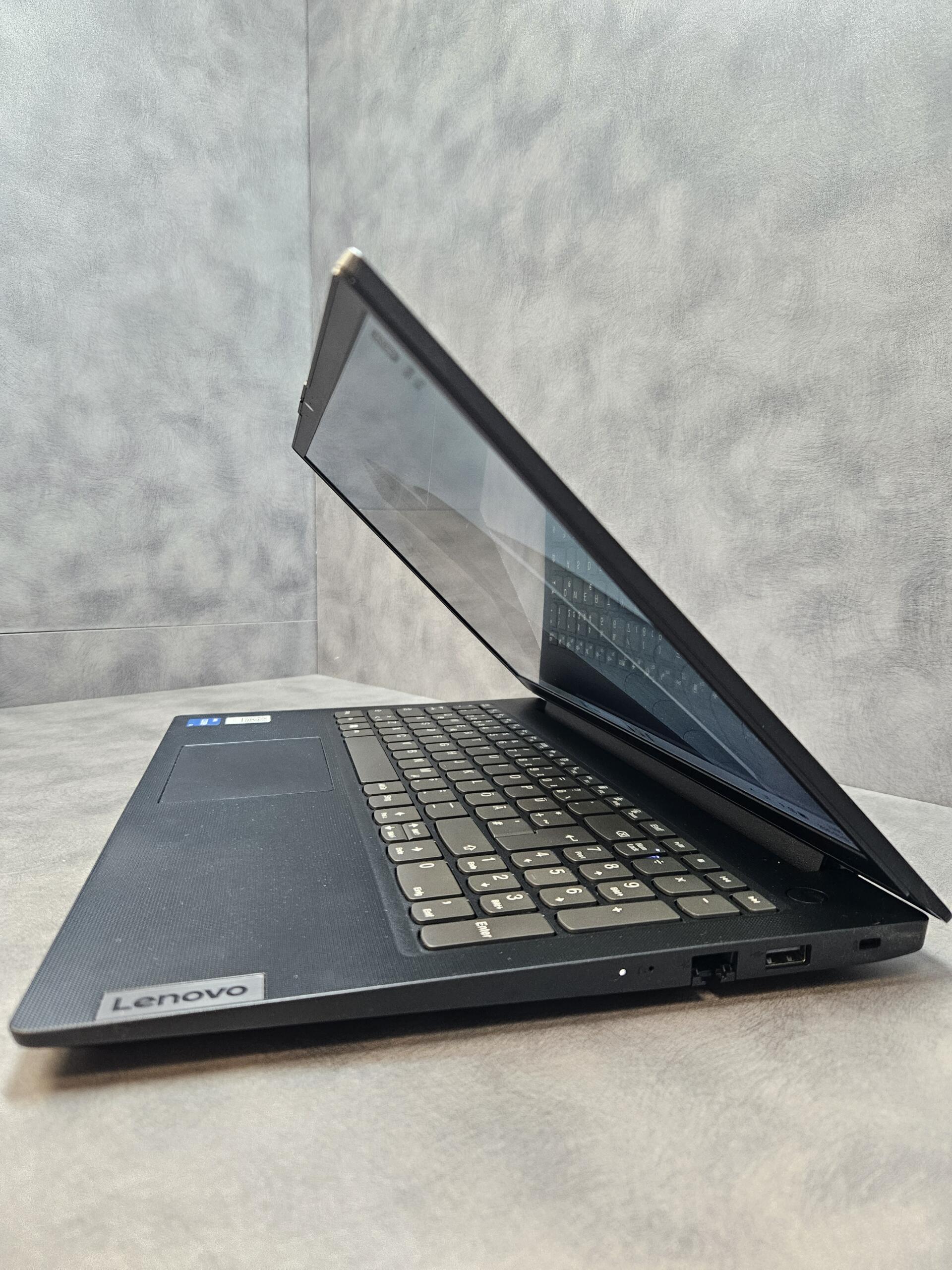 Lenovo V15 G4 | 15.6″ FHD | i5-12500H | 16GB | SSD 256 GB - Image 5