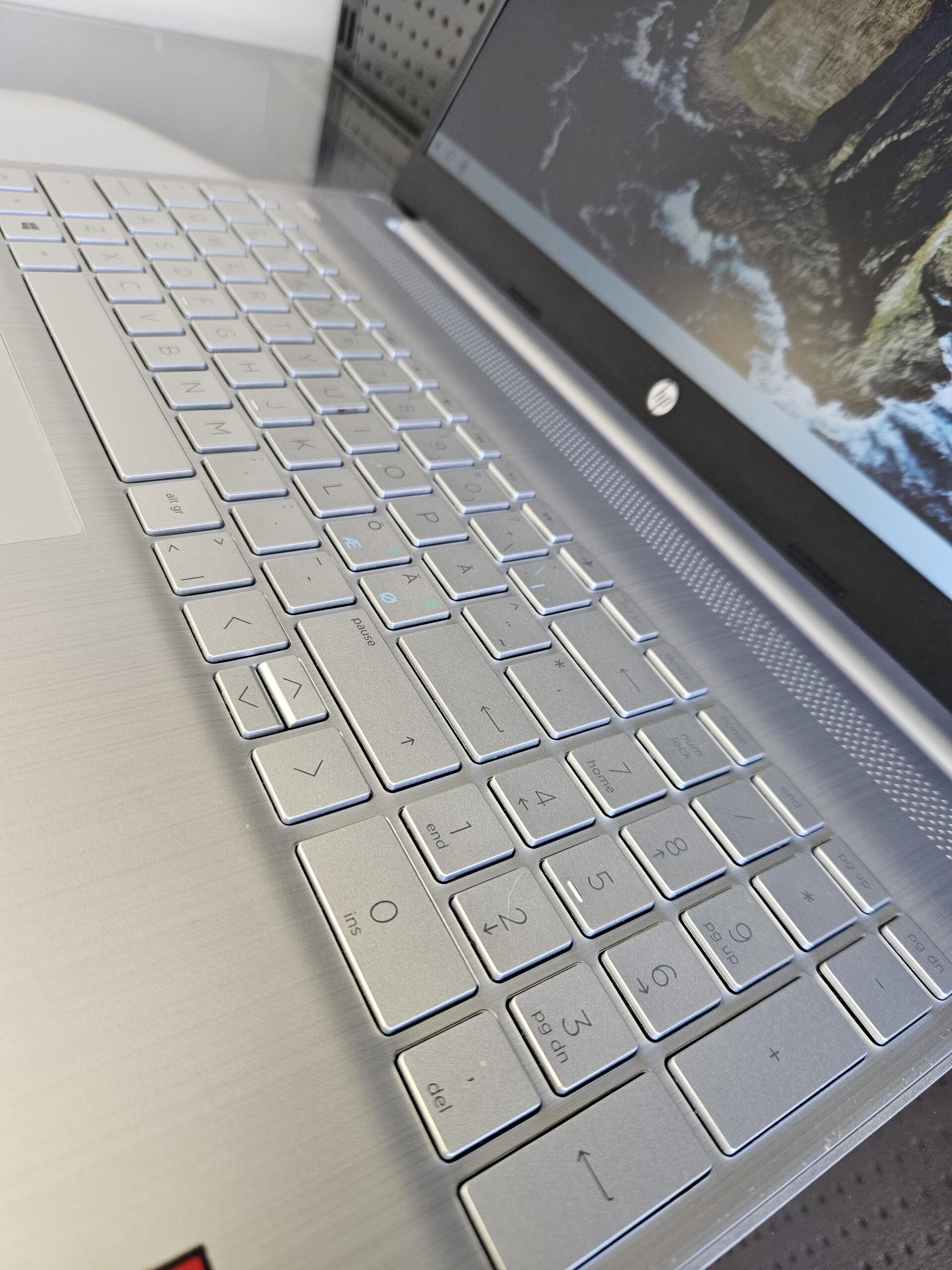 HP 15s-EQ1700NO | 15.6" FHD | Ryzen 3 3250U | 8GB | SSD 128 GB - Image 3