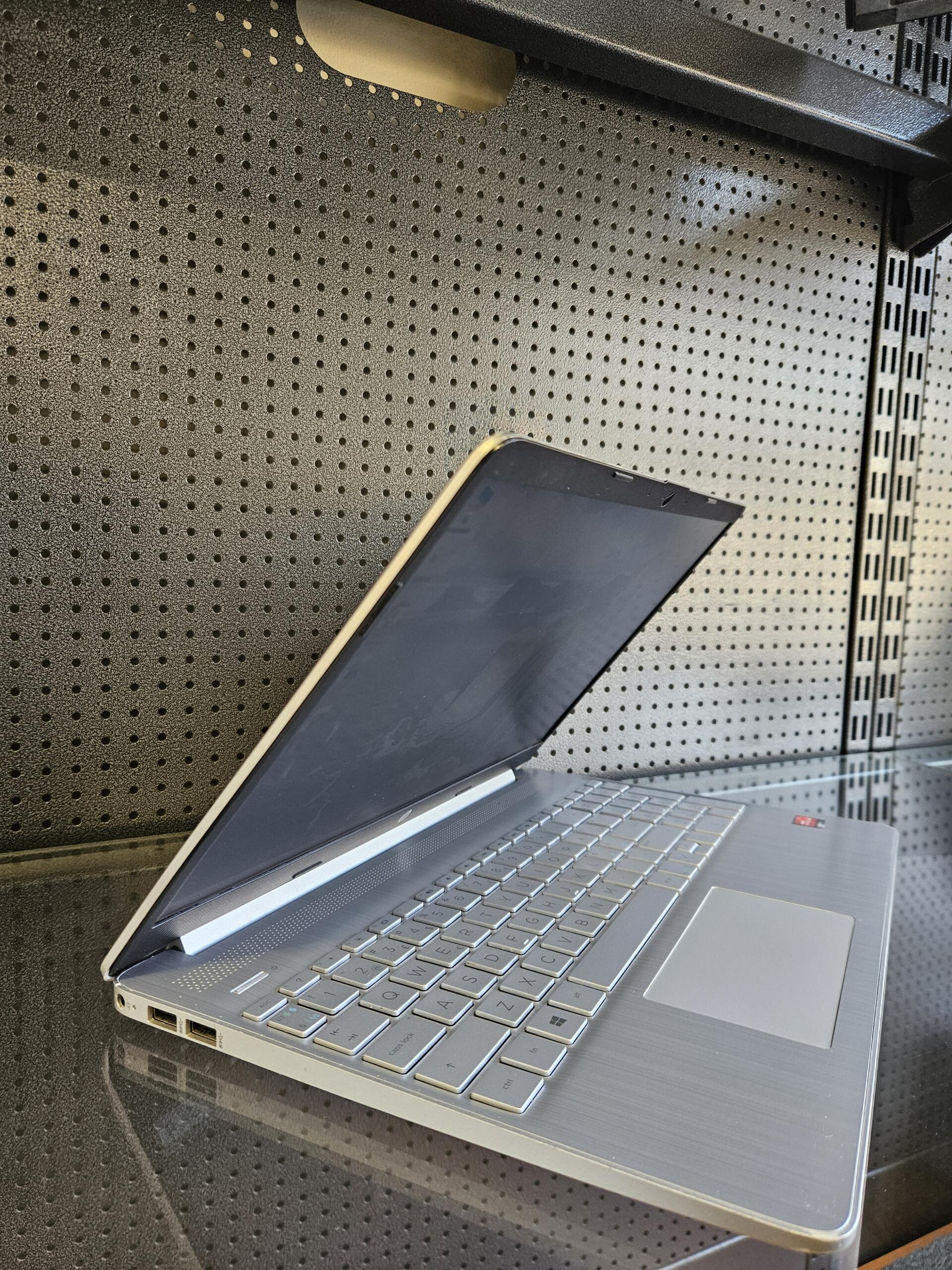 HP 15s-EQ1700NO | 15.6" FHD | Ryzen 3 3250U | 8GB | SSD 128 GB - Image 4