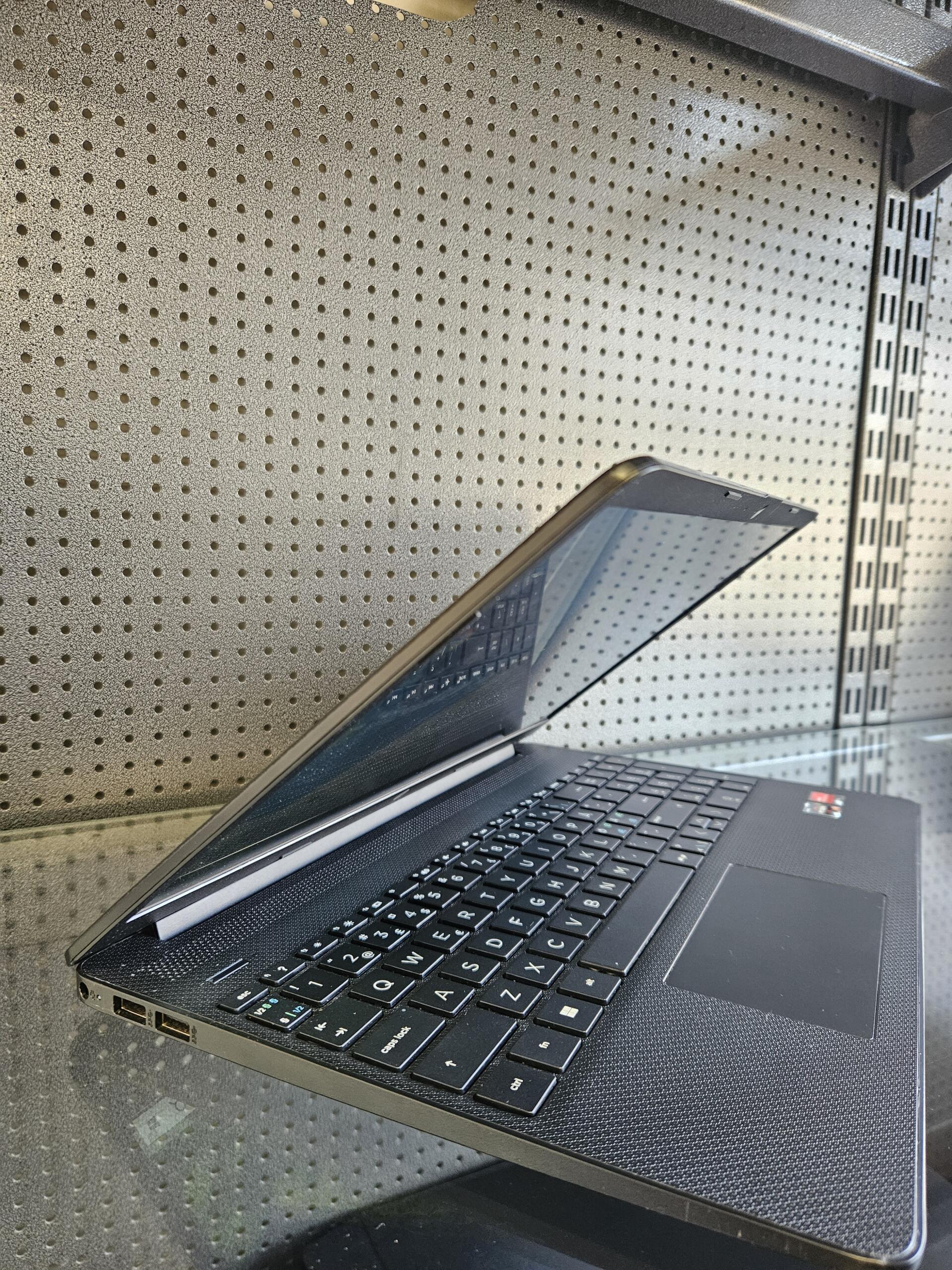 HP 15s-EQ1823NO | 15.6" FHD | Ryzen 3 3250U | 8GB | SSD 128 GB - Image 4