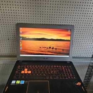 Asus STRIX GL502V | 15.6″ FHD | i7-6700HQ | 16GB | SSD 512 GB + HDD 500 GB | GTX 1070 8 GB