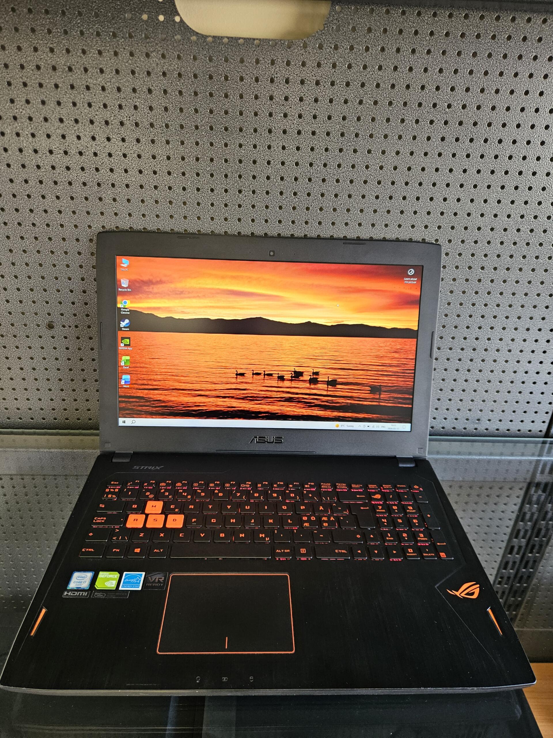 Asus STRIX GL502V | 15.6″ FHD | i7-6700HQ | 16GB | SSD 512 GB + HDD 500 GB | GTX 1070 8 GB