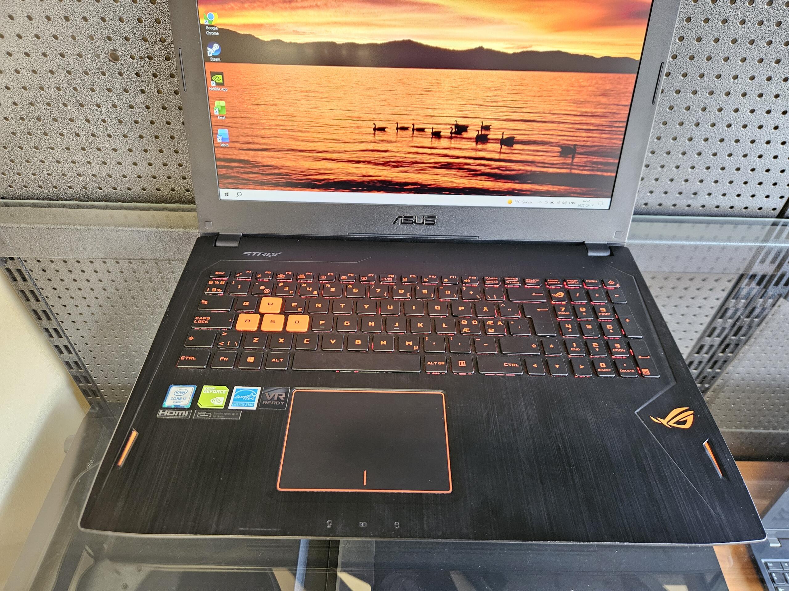 Asus STRIX GL502V | 15.6″ FHD | i7-6700HQ | 16GB | SSD 512 GB + HDD 500 GB | GTX 1070 8 GB - Image 2