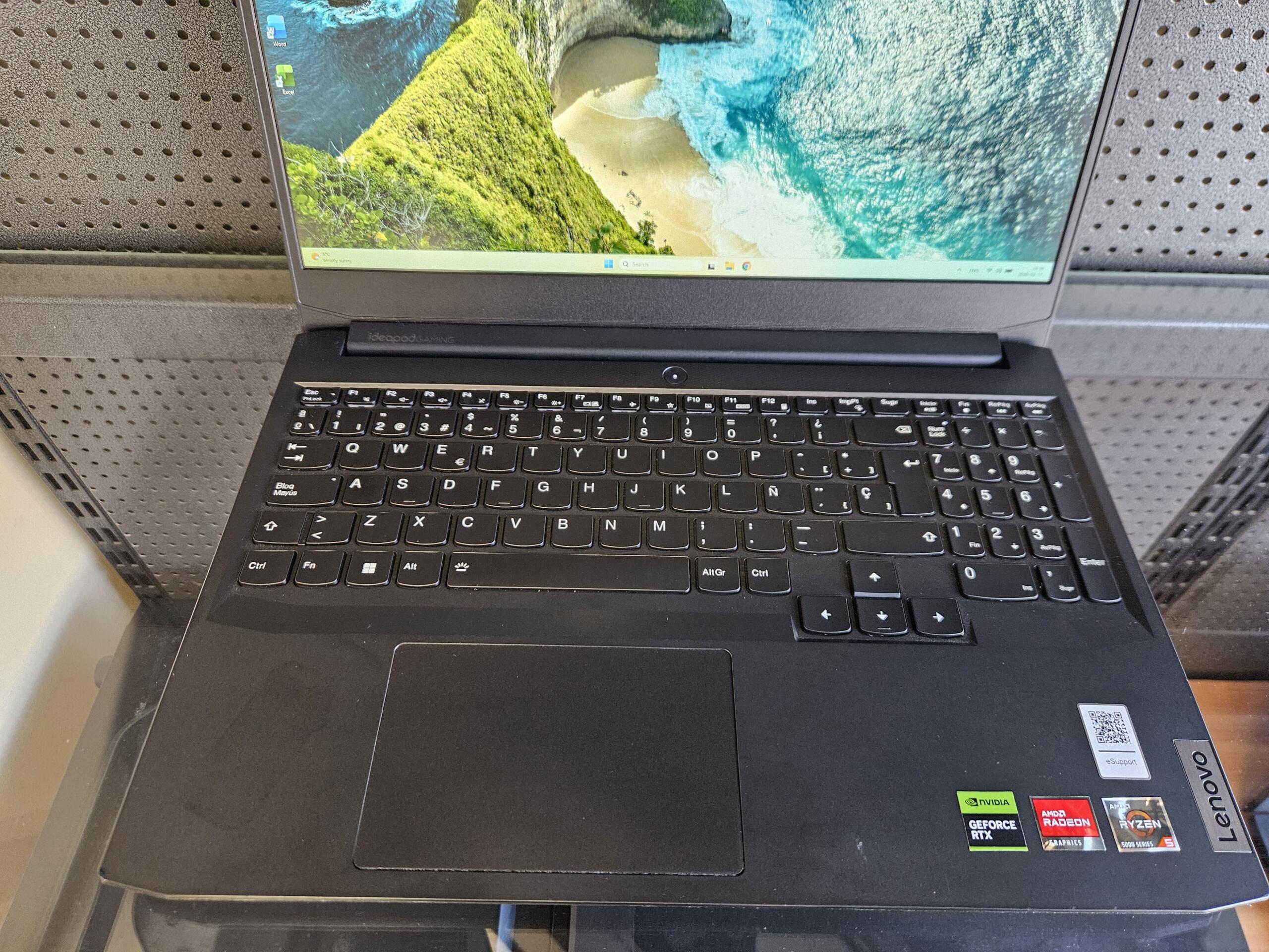 Lenovo Gaming 3 15ACH6 | 15.6" FHD IPS | Ryzen 5 5500H | 16GB | SSD 512 GB | RTX 2050 4 GB - Image 2