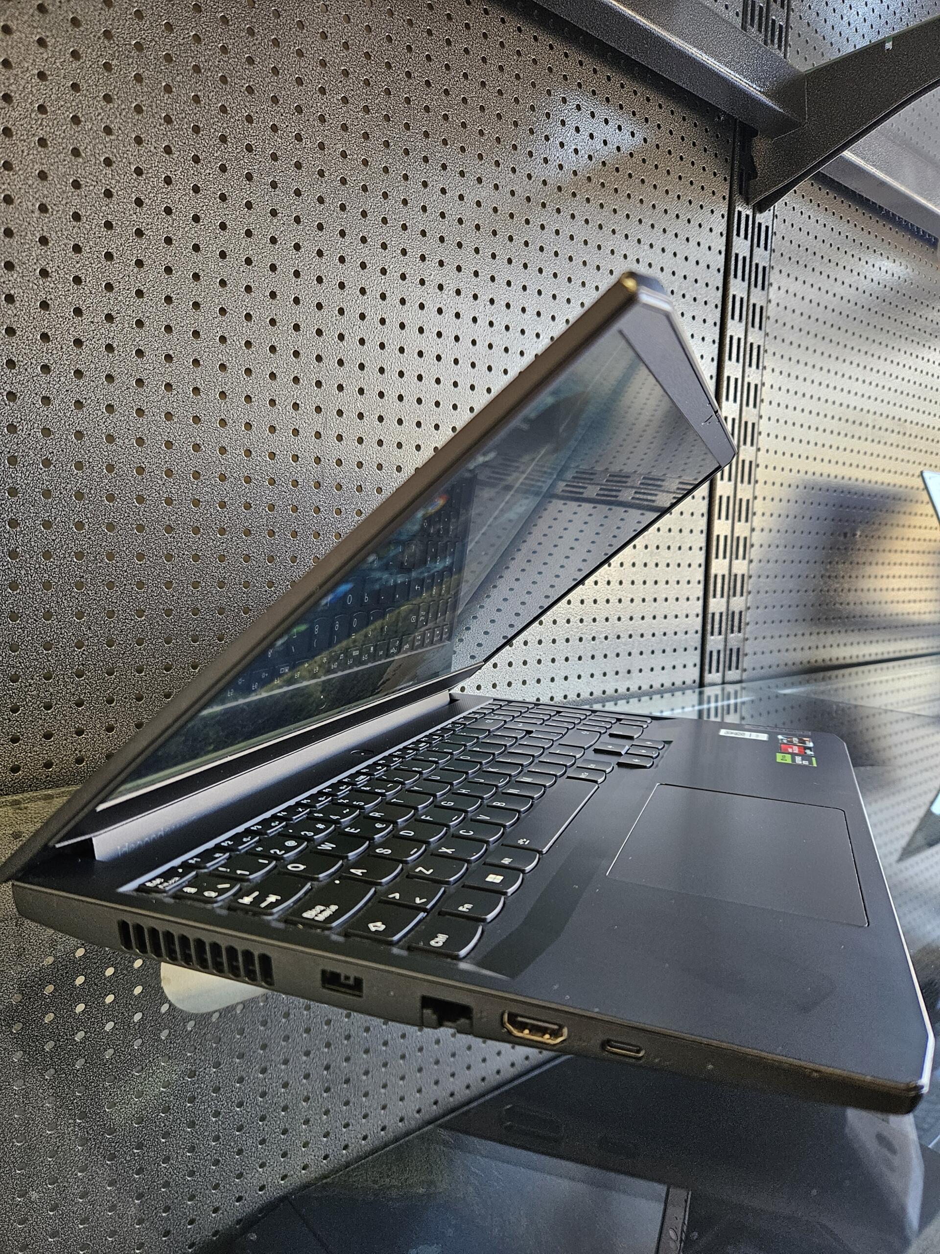 Lenovo Gaming 3 15ACH6 | 15.6" FHD IPS | Ryzen 5 5500H | 16GB | SSD 512 GB | RTX 2050 4 GB - Image 4