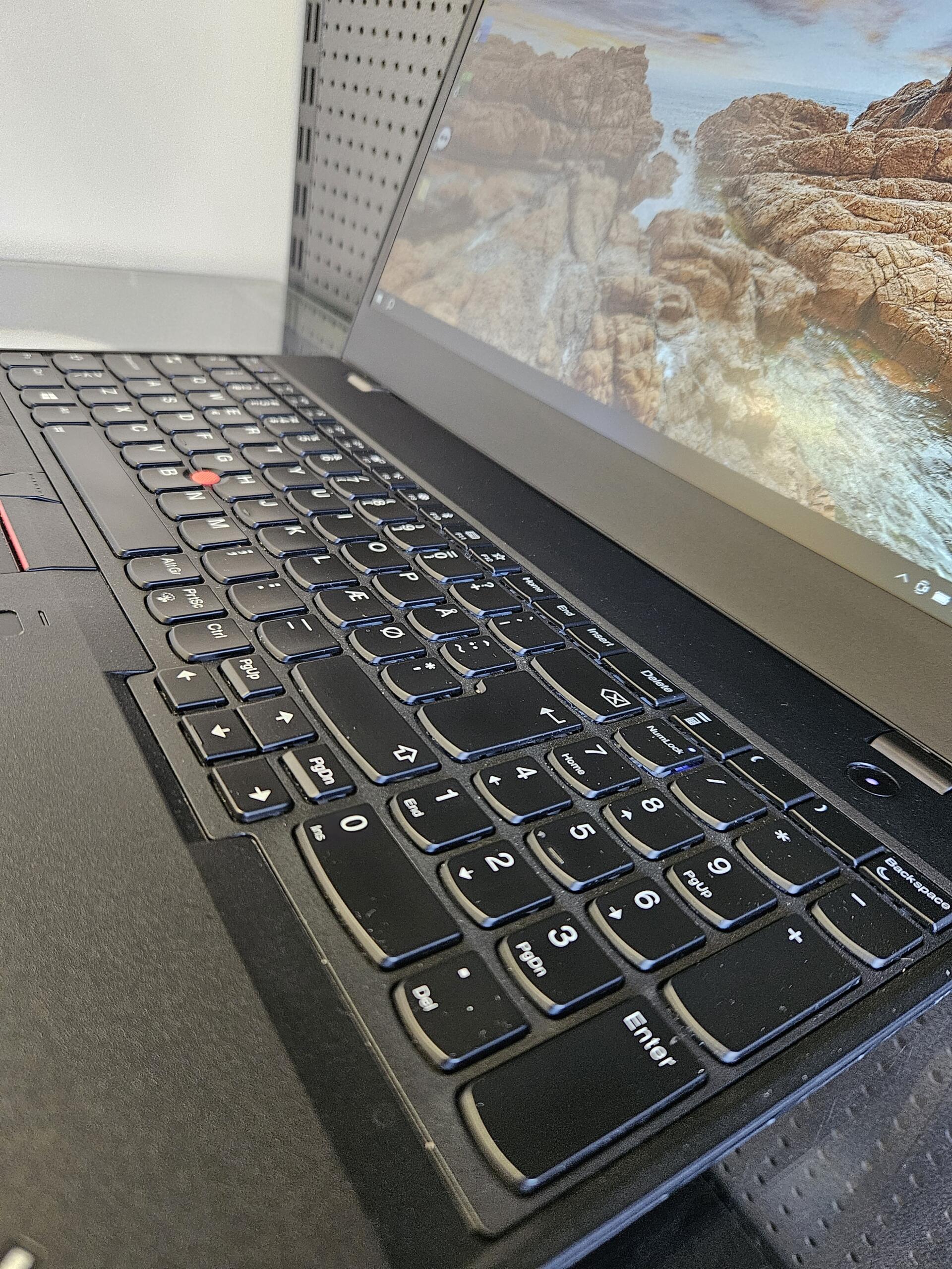 Lenovo ThinkPad T580 | 15.6" FHD IPS | i5-8250U | 8GB | SSD 240 GB - Image 3