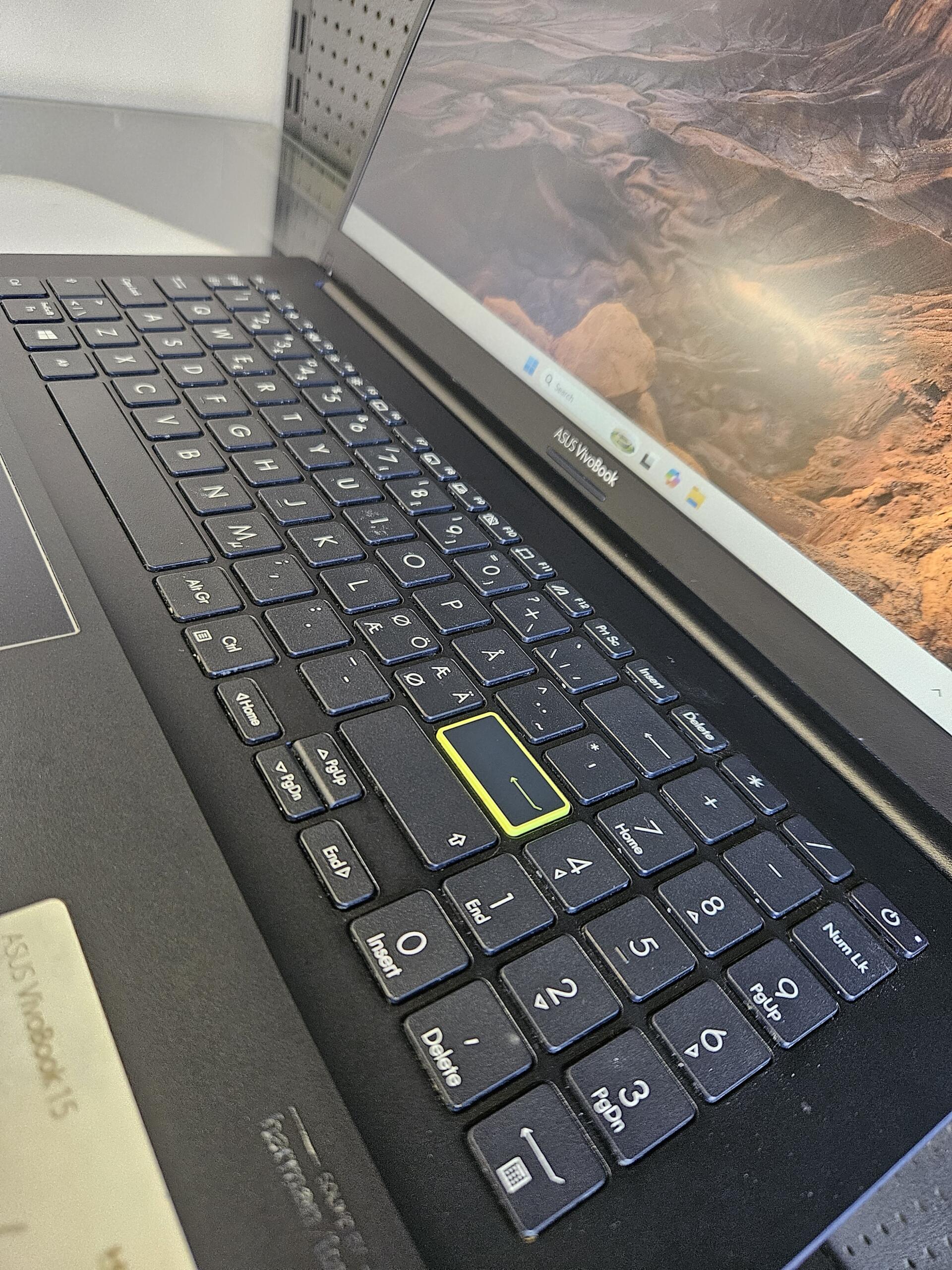 Asus Vivobook R528EA | 15.6" FHD | i5-1135G7 | 8GB | SSD 256 GB - Image 3