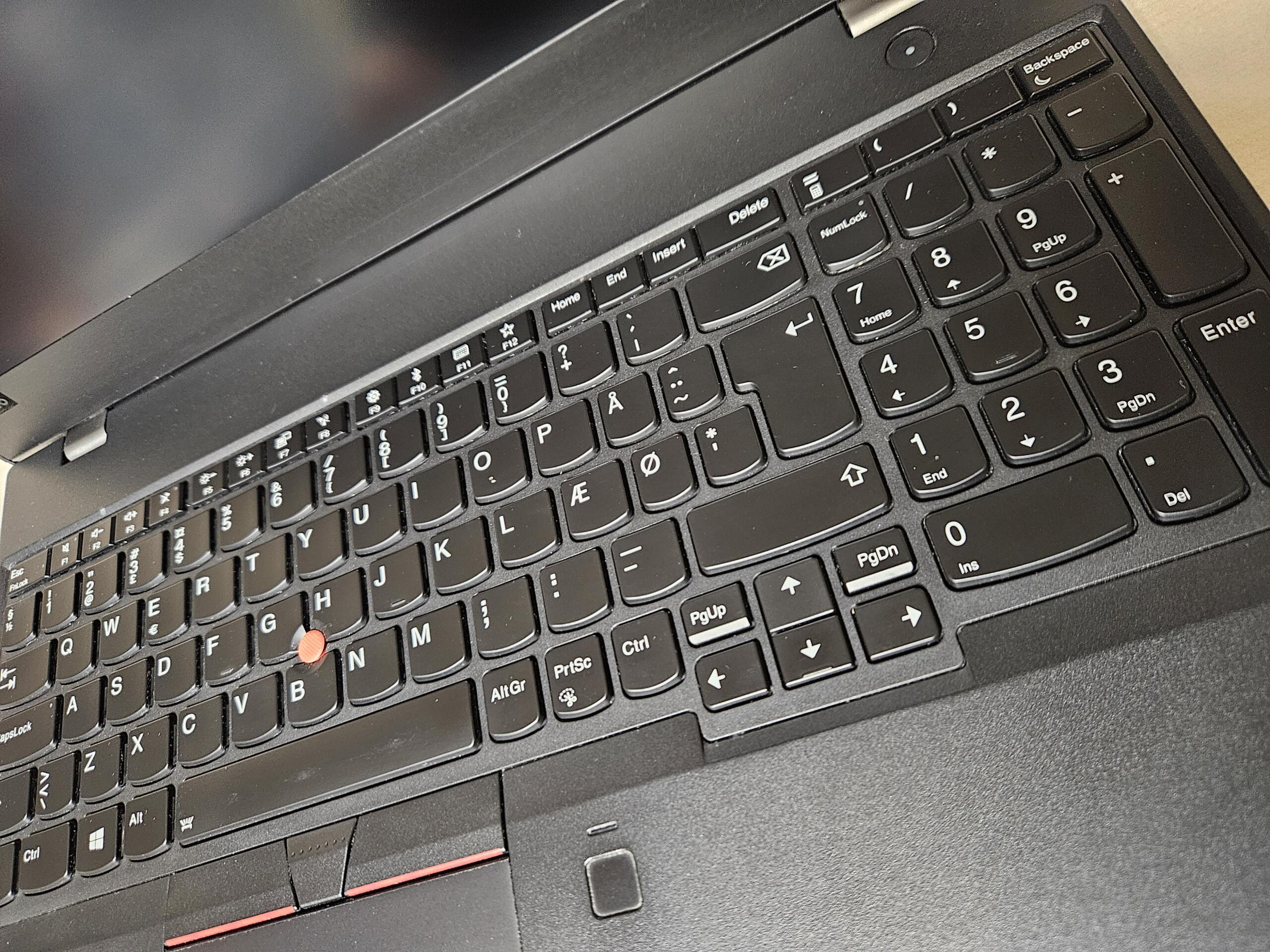 Lenovo ThinkPad T580 | 15.6'' 4K | i7-8650U | 16GB | SSD 256 GB - Image 3