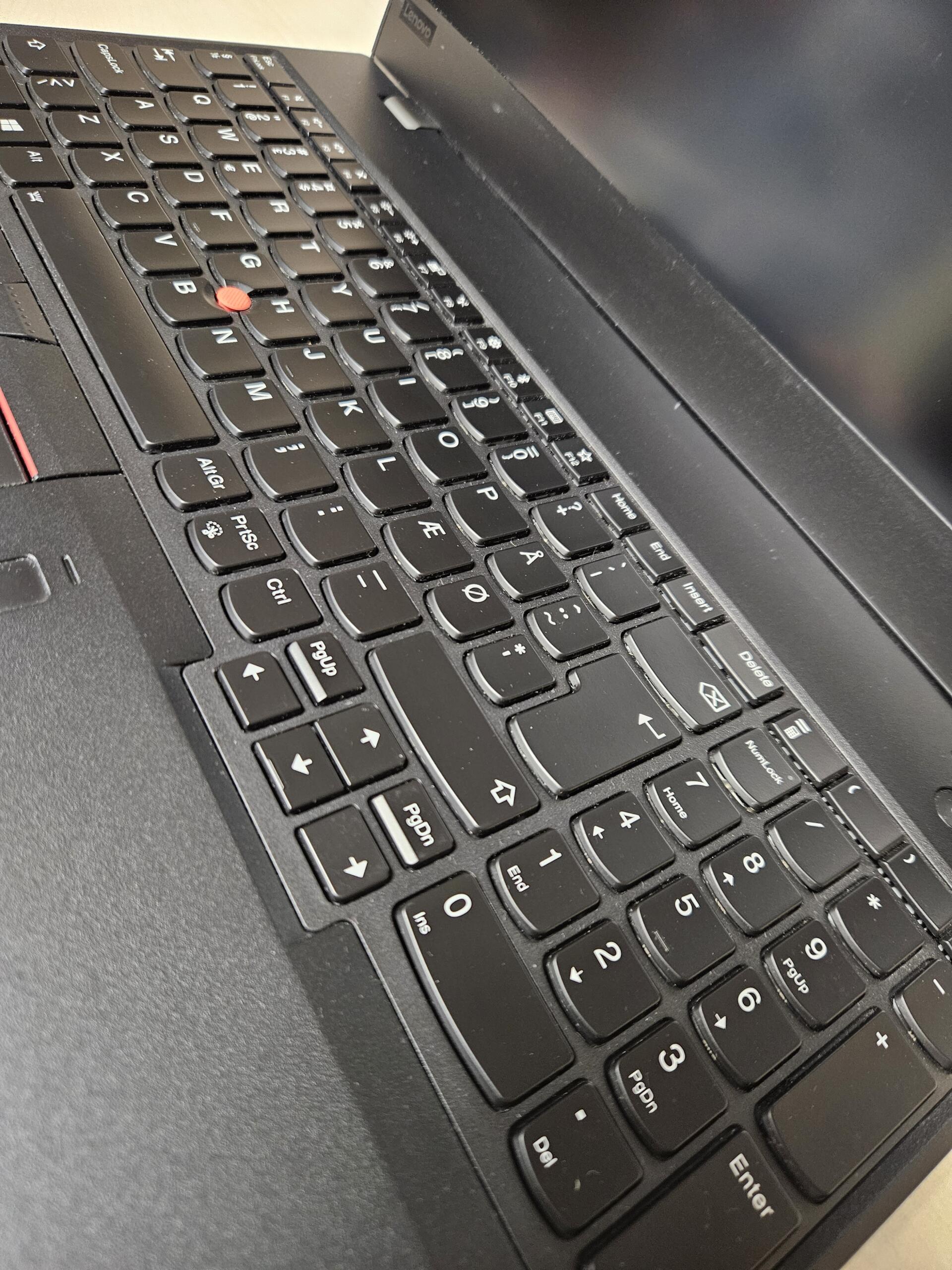 Lenovo ThinkPad T580 | 15.6'' 4K | i7-8650U | 16GB | SSD 256 GB - Image 3