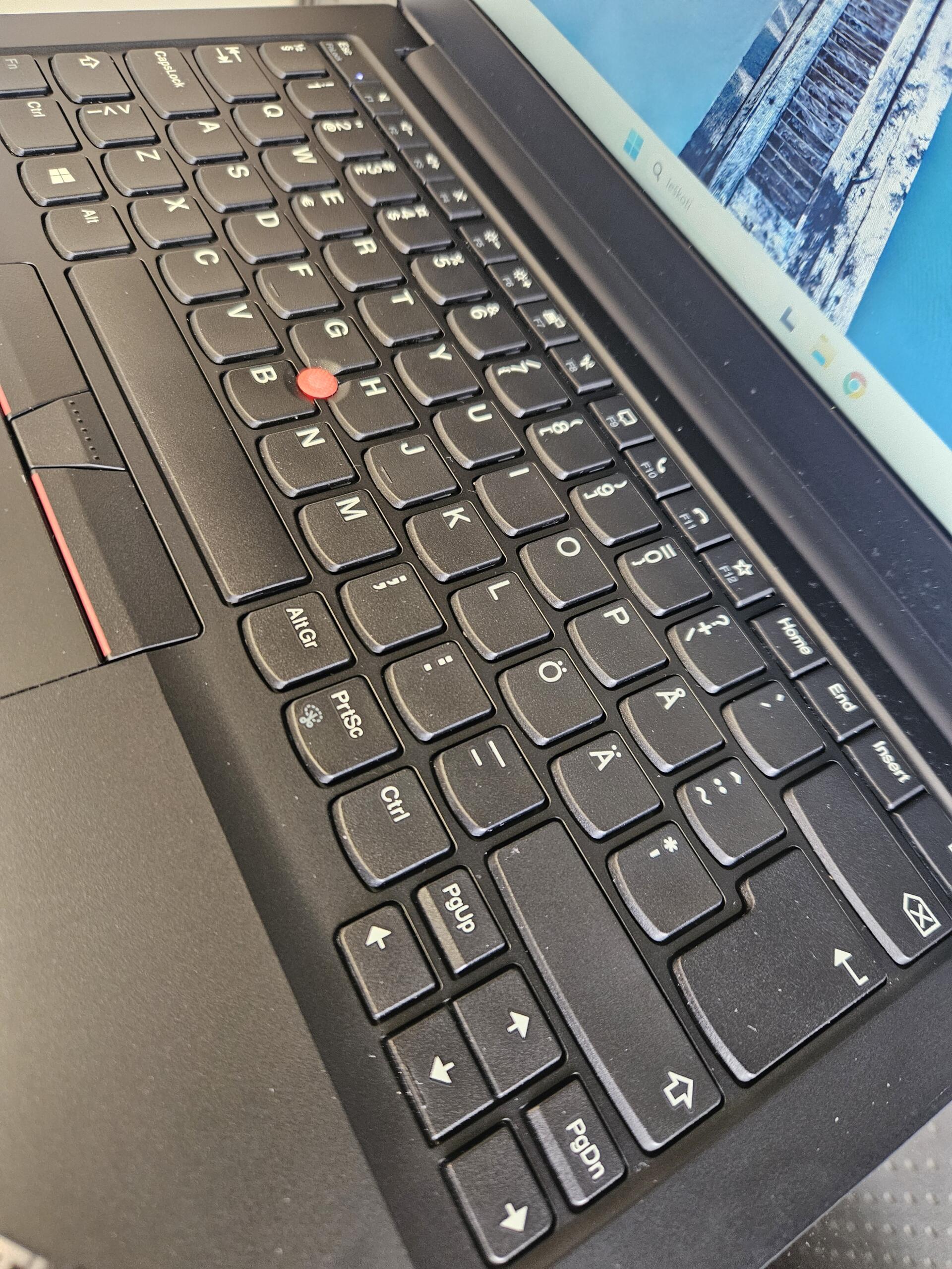 Lenovo ThinkPad E14 Gen2 | 14.0" FHD | Ryzen 5 4500U | 8GB | SSD 256 GB - Image 3