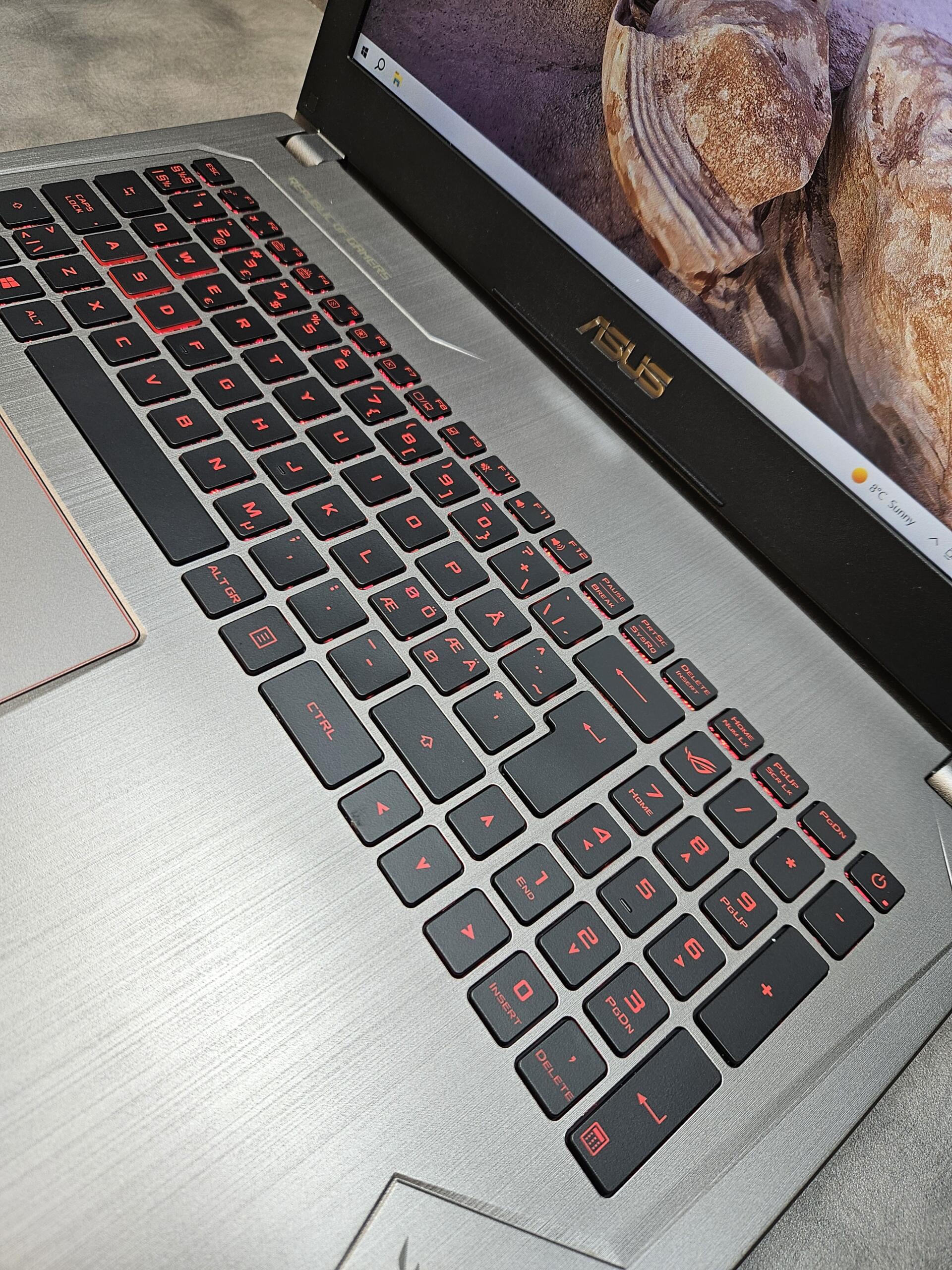 Asus ROG Strix GL502 | 15.6" FHD 120 Hz | i7-7700HQ | 16GB | SSD 512 GB | GTX 1070 8 GB - Image 3