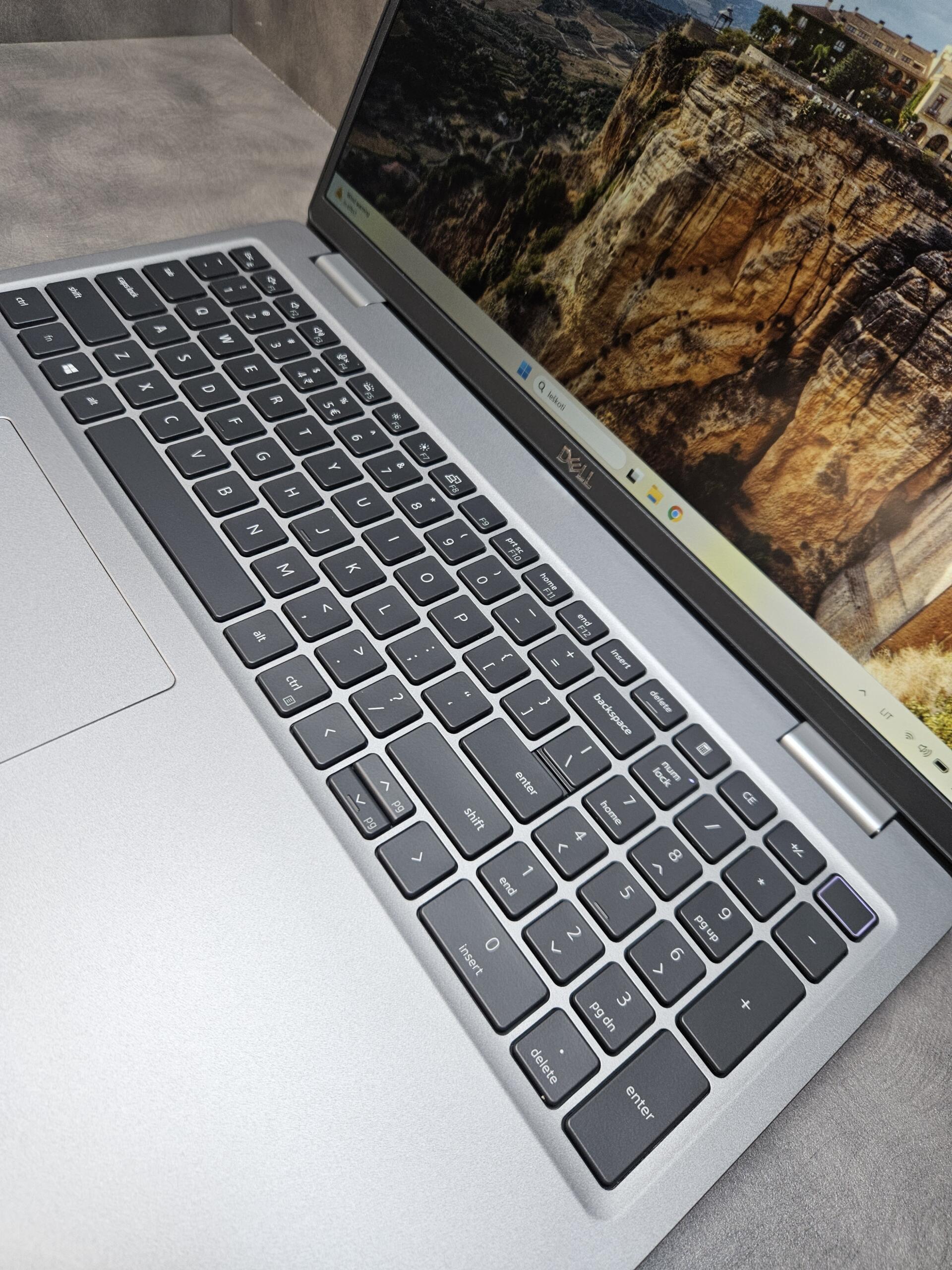 Dell Latitude 5520 | 15.6" FHD | i5-1135G7 | 16GB | SSD 256 GB - Image 3