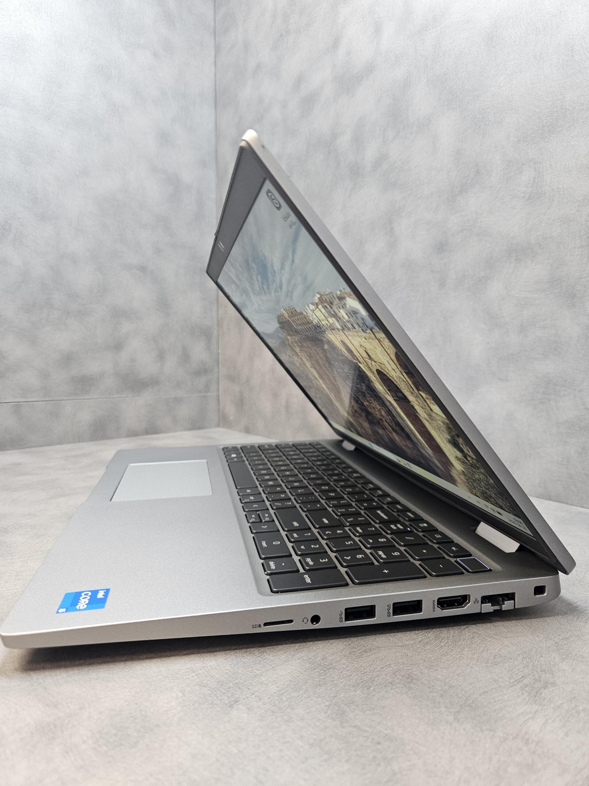 Dell Latitude 5520 | 15.6" FHD | i5-1135G7 | 16GB | SSD 256 GB - Image 5