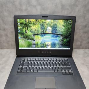 Dell Alienware 15 R3 | 15.6" FHD IPS | i5-7300HQ | 16GB | SSD 512 GB | GTX 1060 6 GB