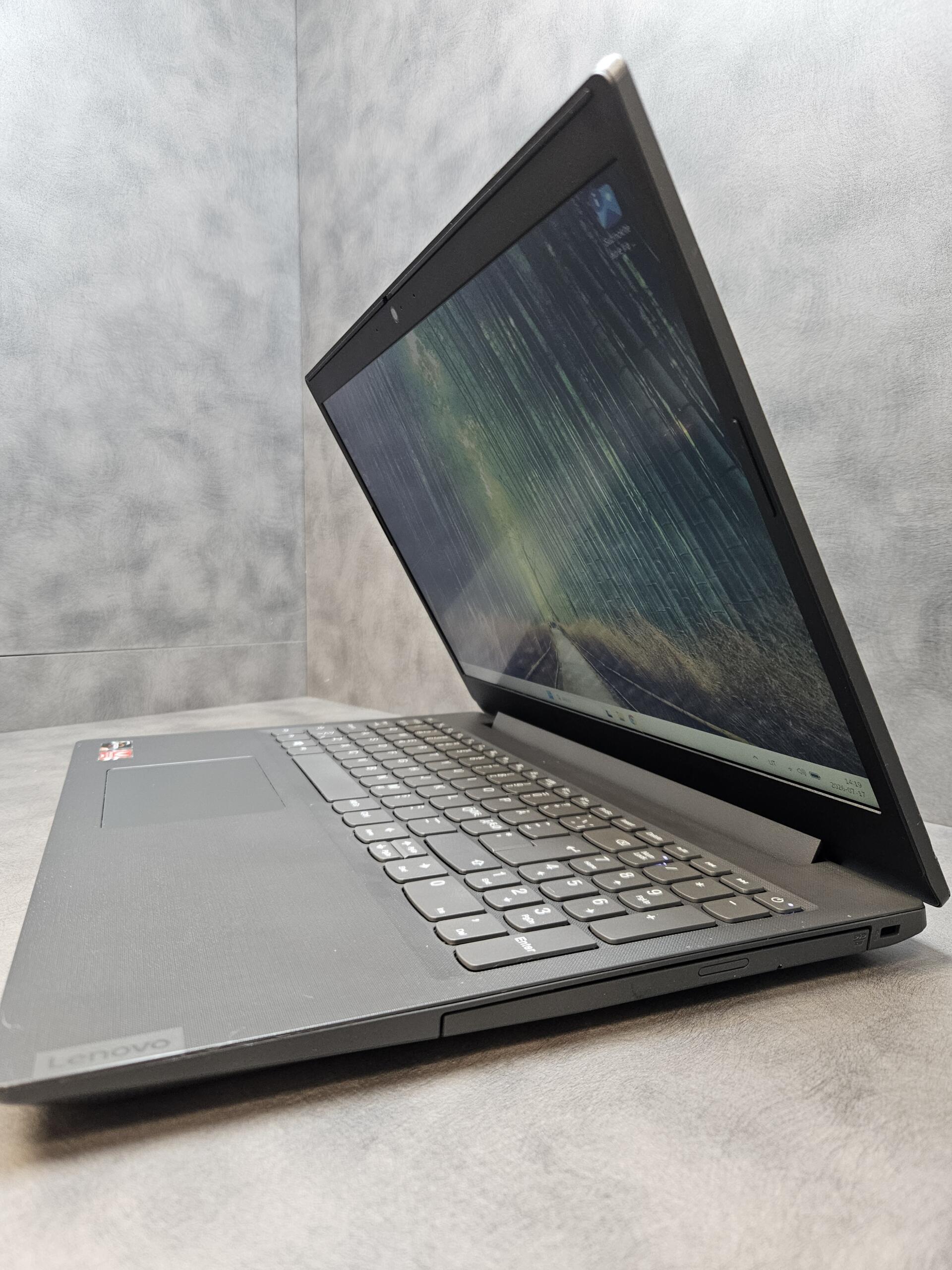 Lenovo V155-15AP | 15.6" FHD | Ryzen 5 3500U | 8GB | SSD 256 GB - Image 4