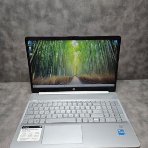 HP 15 | 15.6" FHD | i3-1115G4 | 8GB | SSD 256 GB