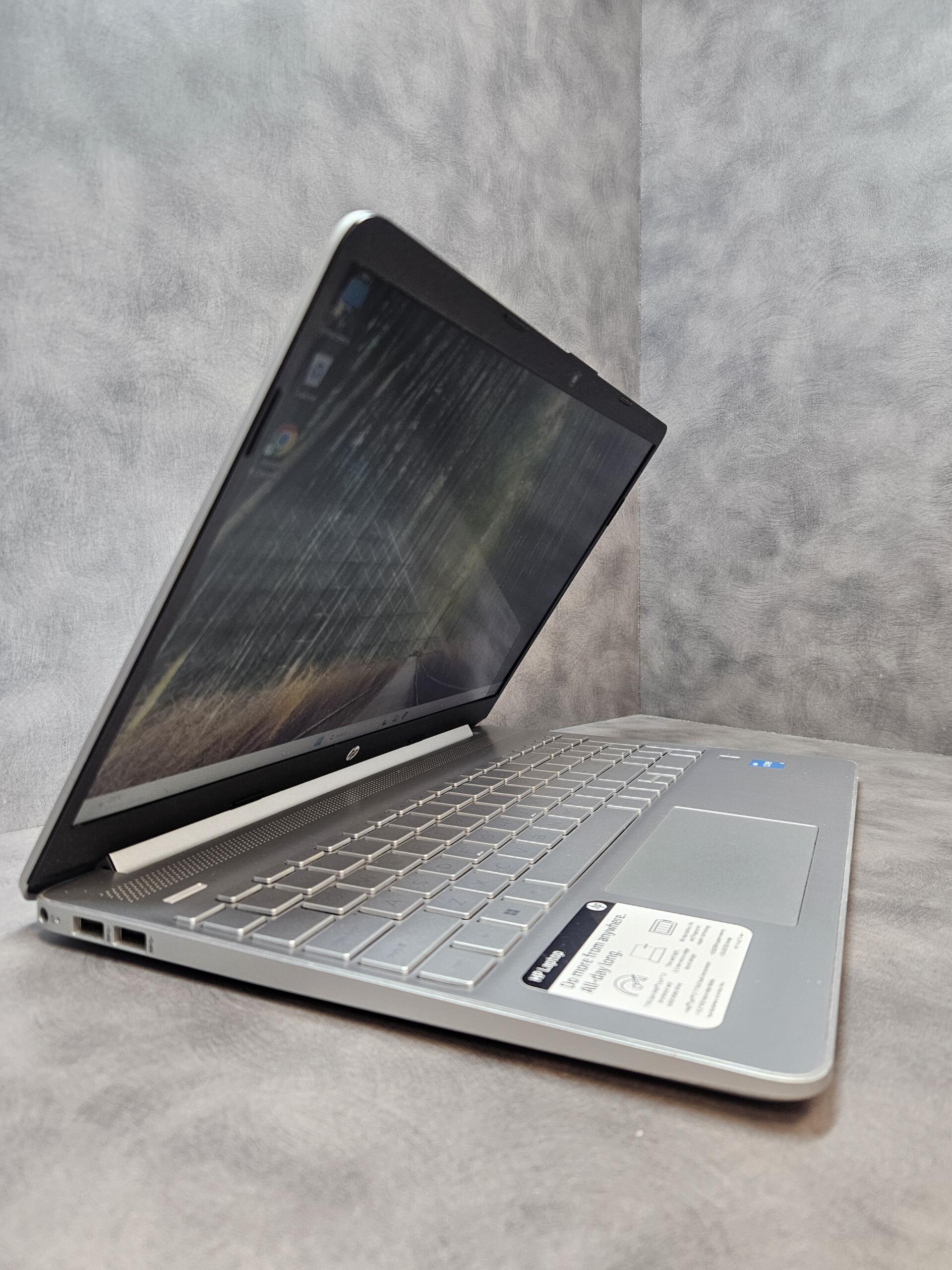 HP 15 | 15.6" FHD | i3-1115G4 | 8GB | SSD 256 GB - Image 3