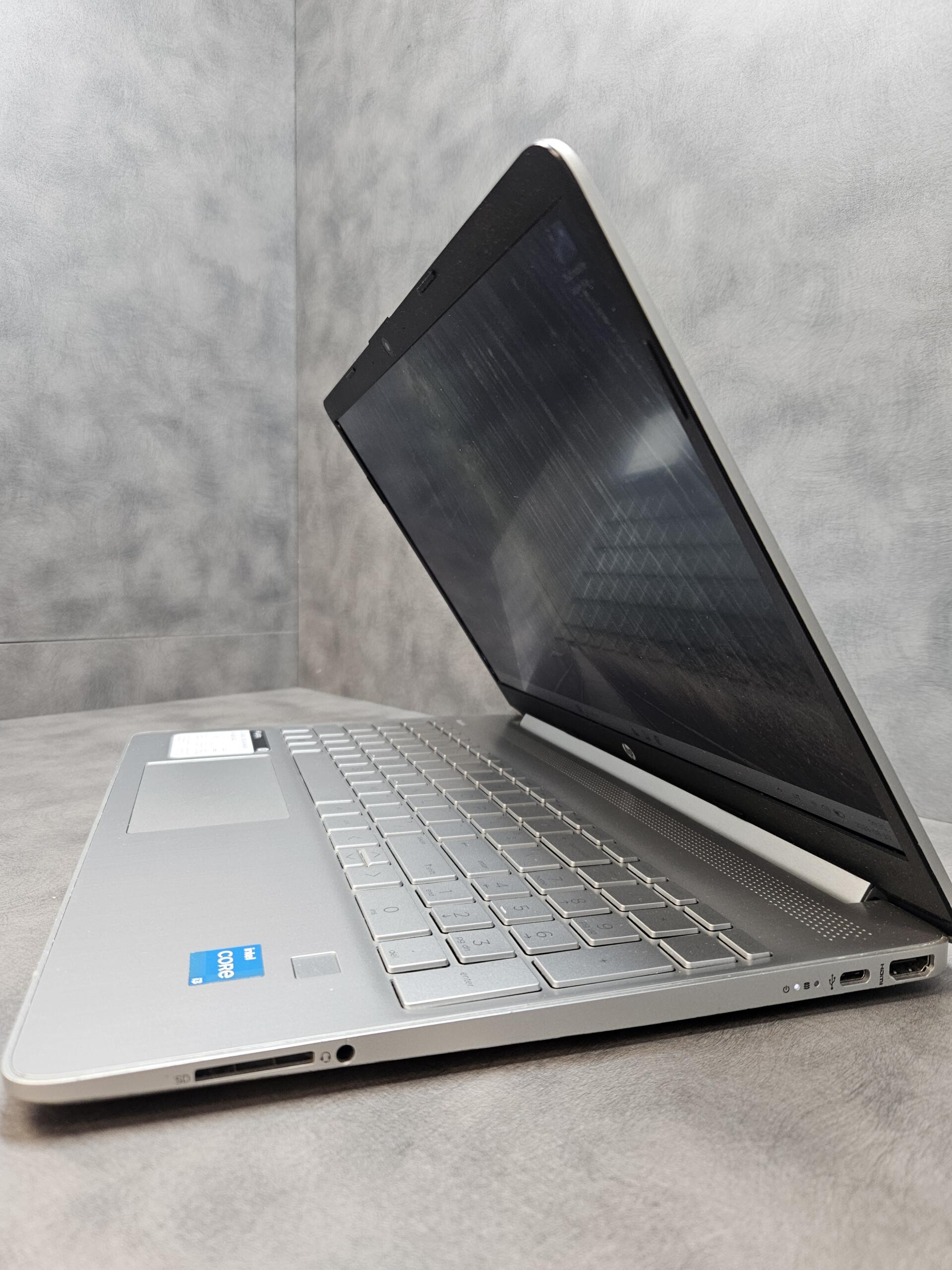 HP 15 | 15.6" FHD | i3-1115G4 | 8GB | SSD 256 GB - Image 4