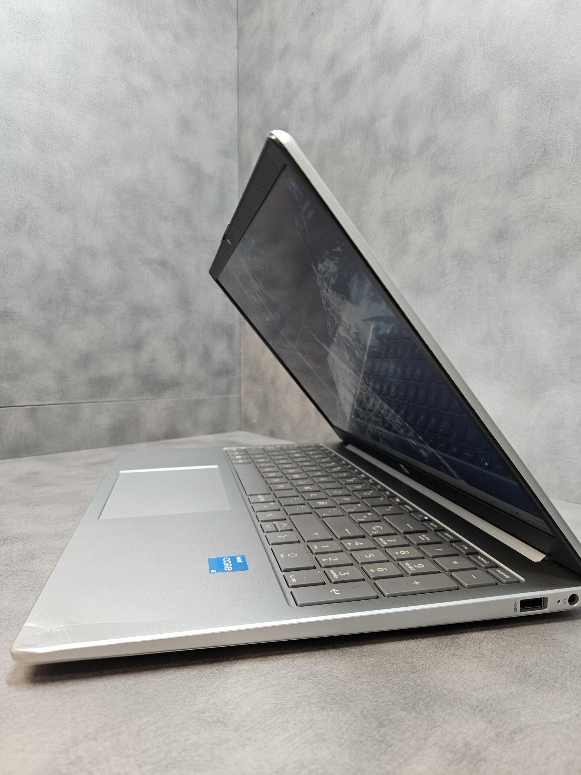 HP 15-FD0002NS | 15.6" FHD | i3-N305 | 8GB | SSD 512 GB - Image 5