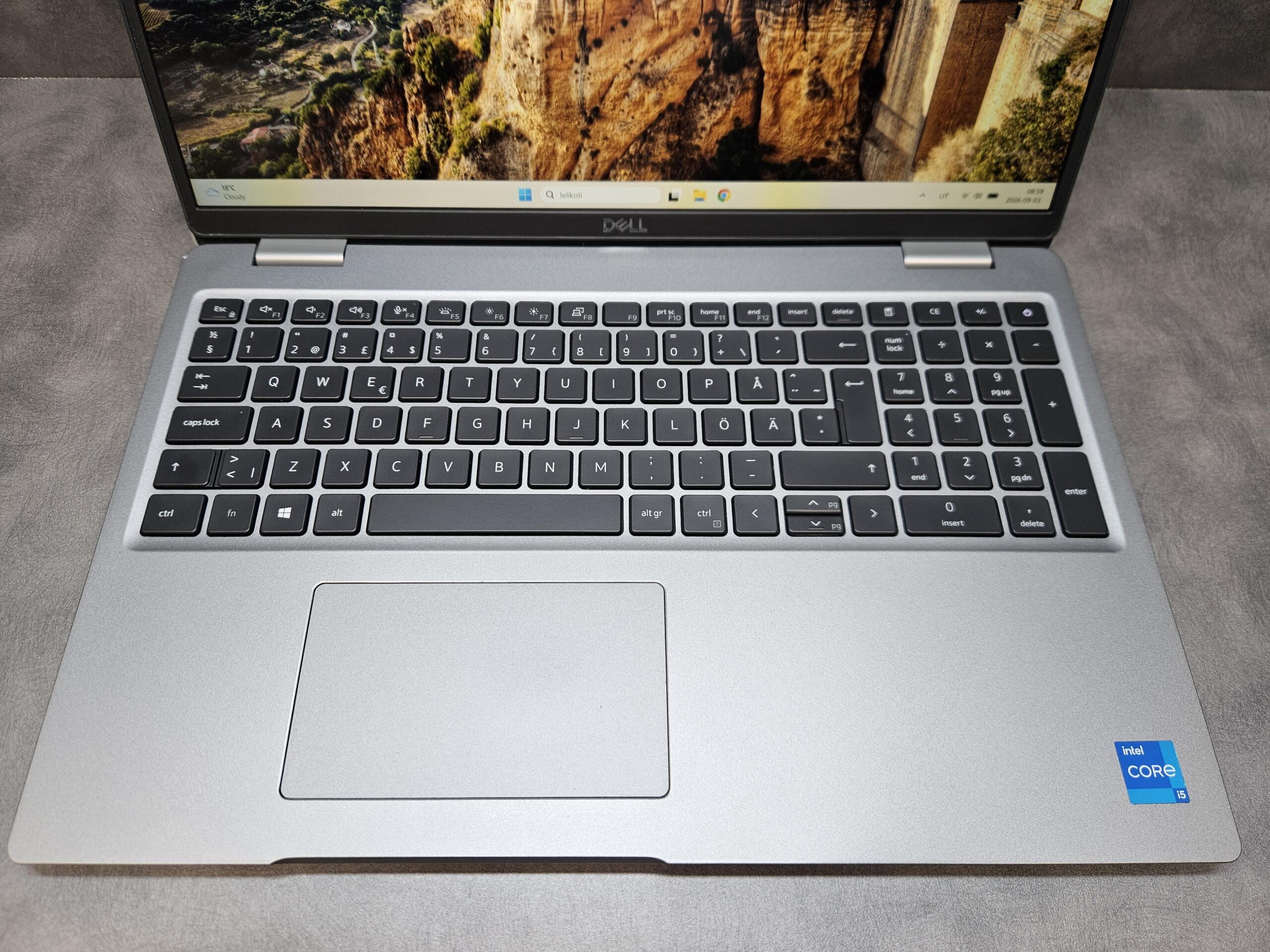Dell Latitude 5520 | 15.6" FHD | i5-1145G7 | 16GB | SSD 256 GB - Image 2