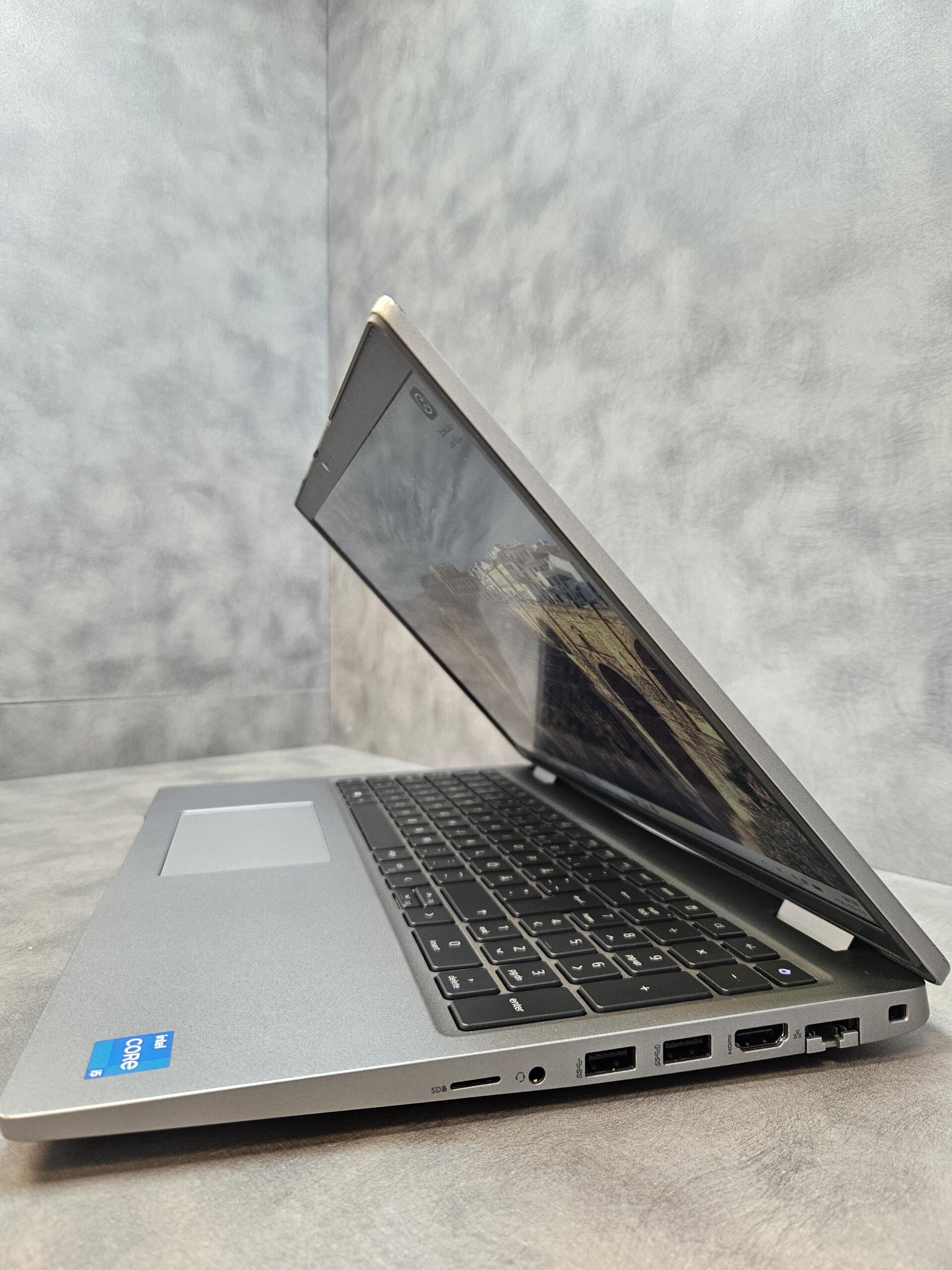 Dell Latitude 5520 | 15.6" FHD | i5-1145G7 | 16GB | SSD 256 GB - Image 4