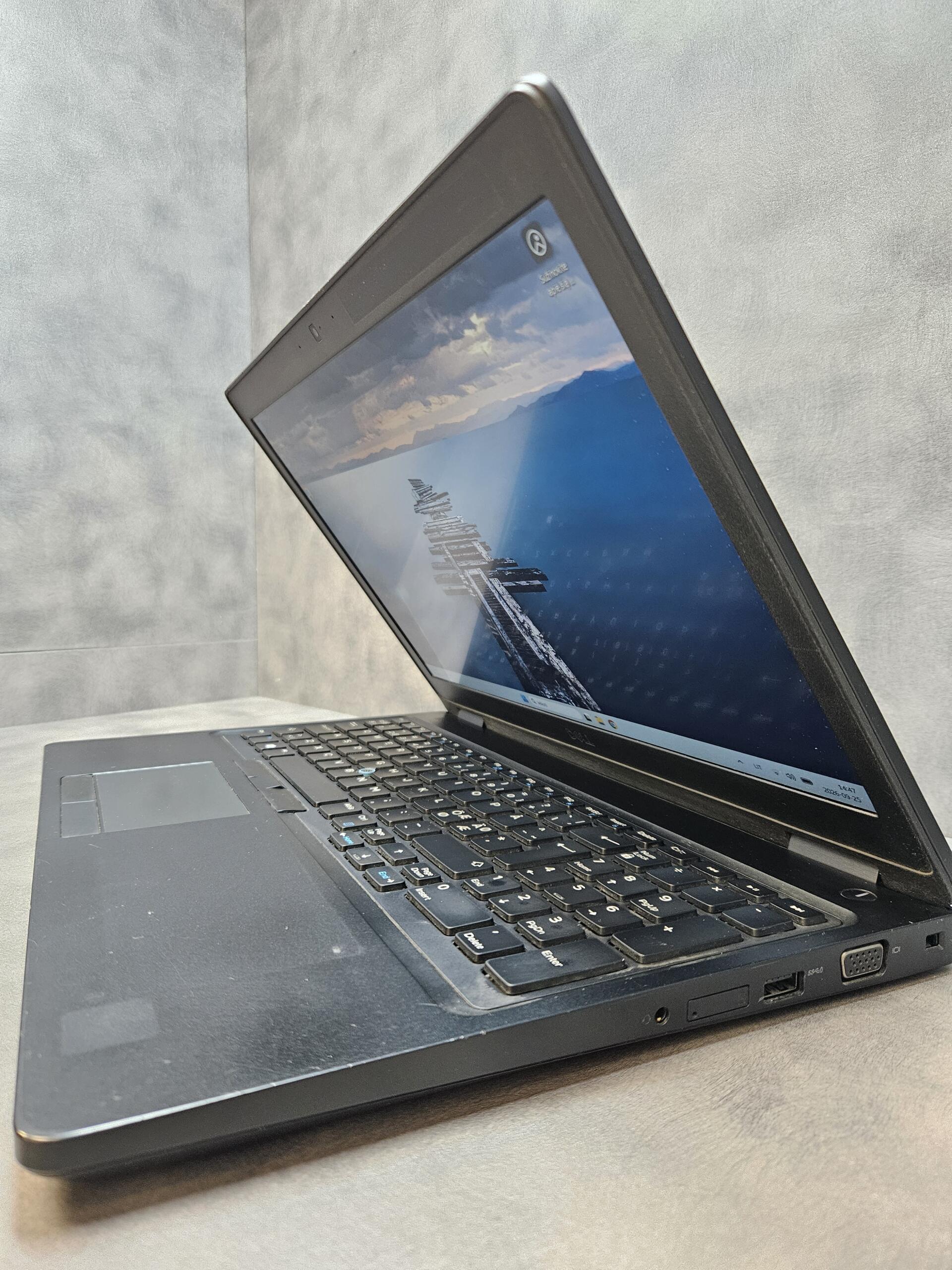 Dell Latitude 5590 | 15.6" FHD | i5-8350U | 16GB | SSD 256 GB - Image 4