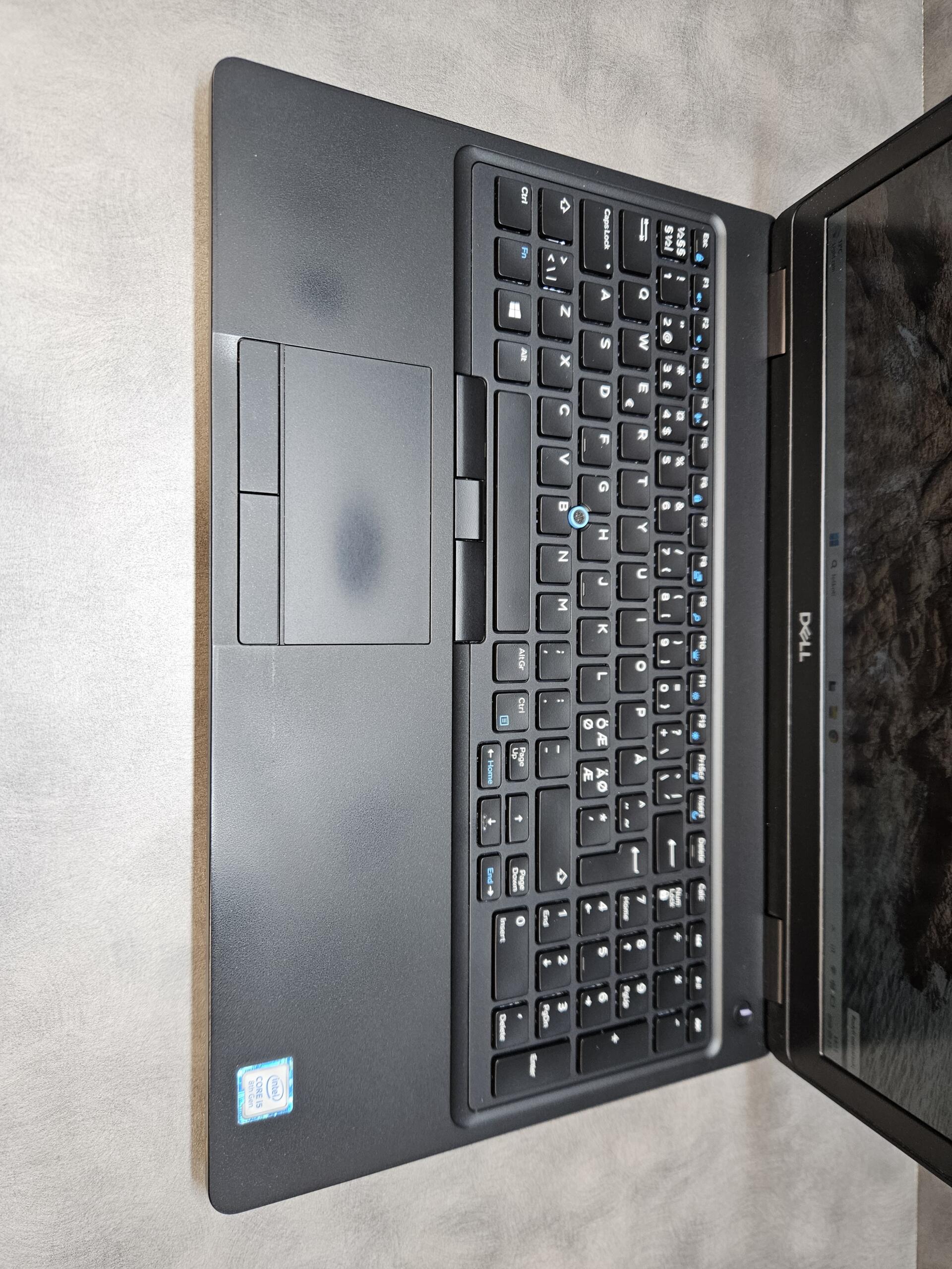 Dell Latitude 5590 | 15.6" FHD | i5-8250U | 8GB | SSD 256 GB - Image 2