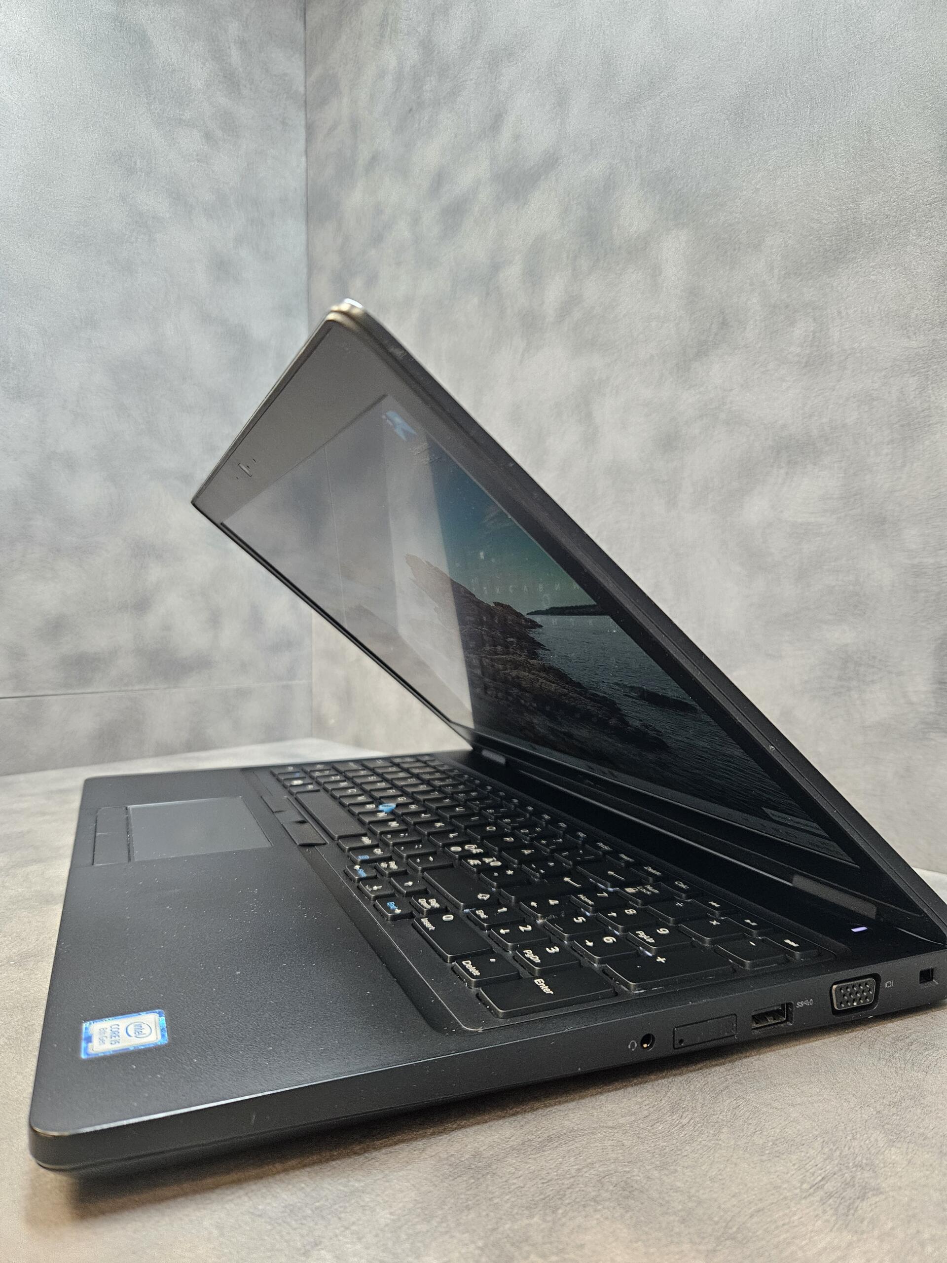 Dell Latitude 5590 | 15.6" FHD | i5-8250U | 8GB | SSD 256 GB - Image 4