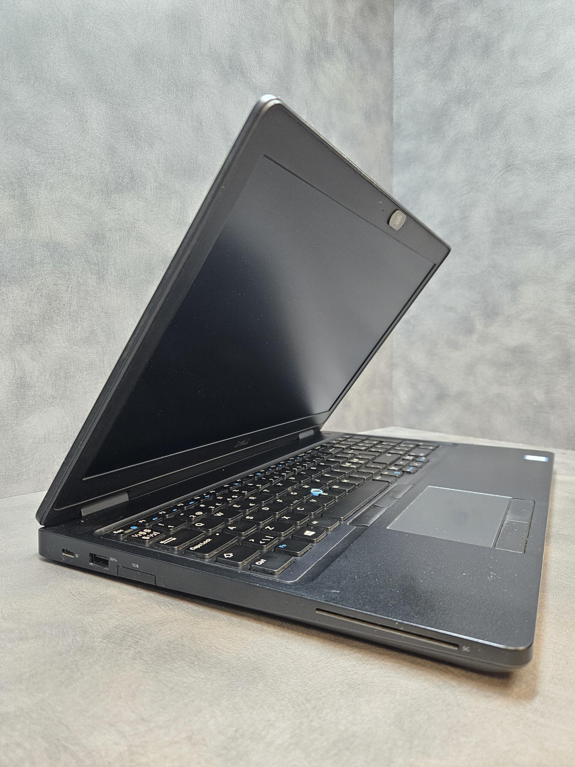 Dell Latitude 5590 | 15.6" FHD | i5-8250U | 8GB | SSD 256 GB - Image 3