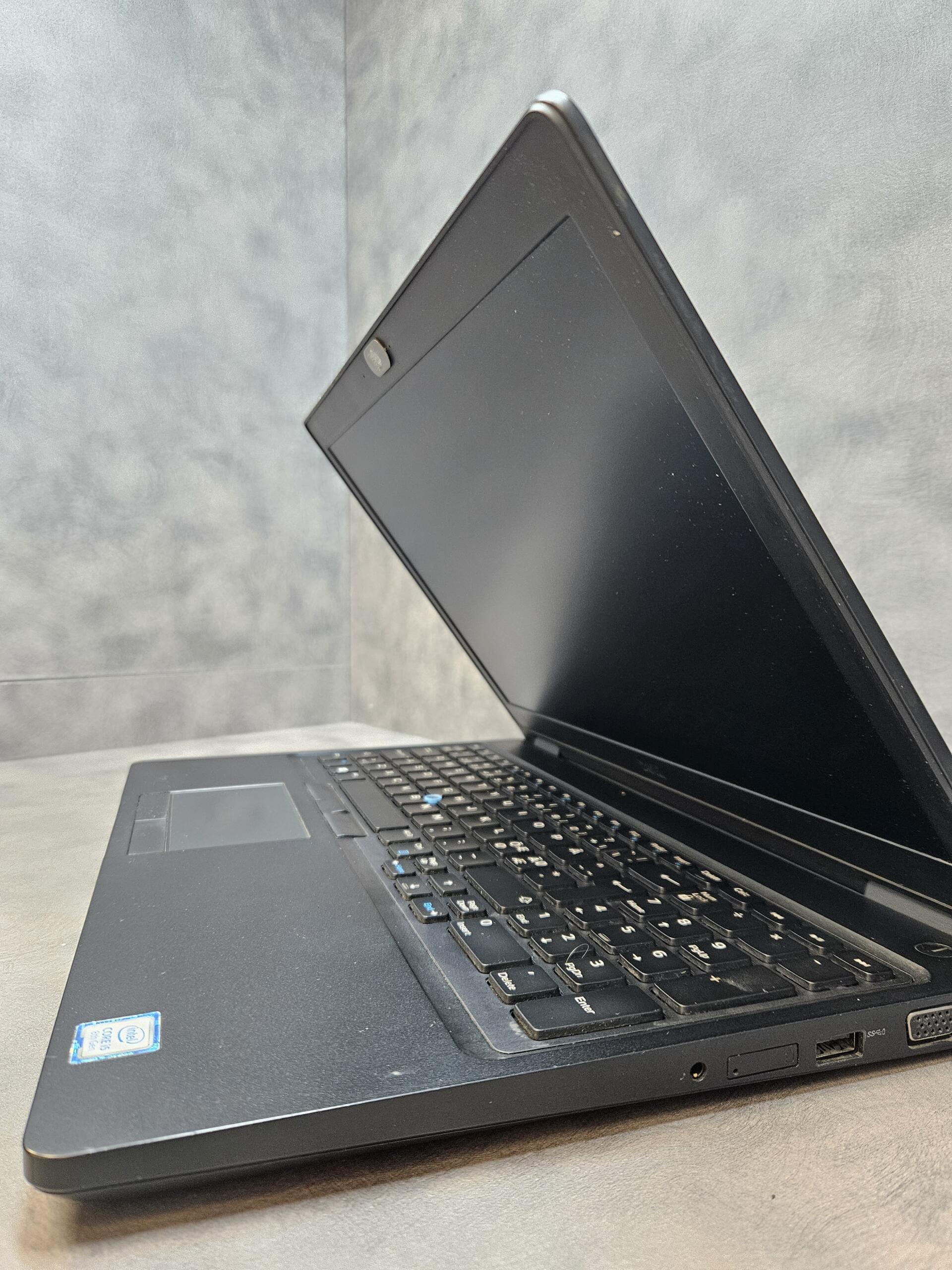 Dell Latitude 5590 | 15.6" FHD | i5-8250U | 8GB | SSD 256 GB - Image 4