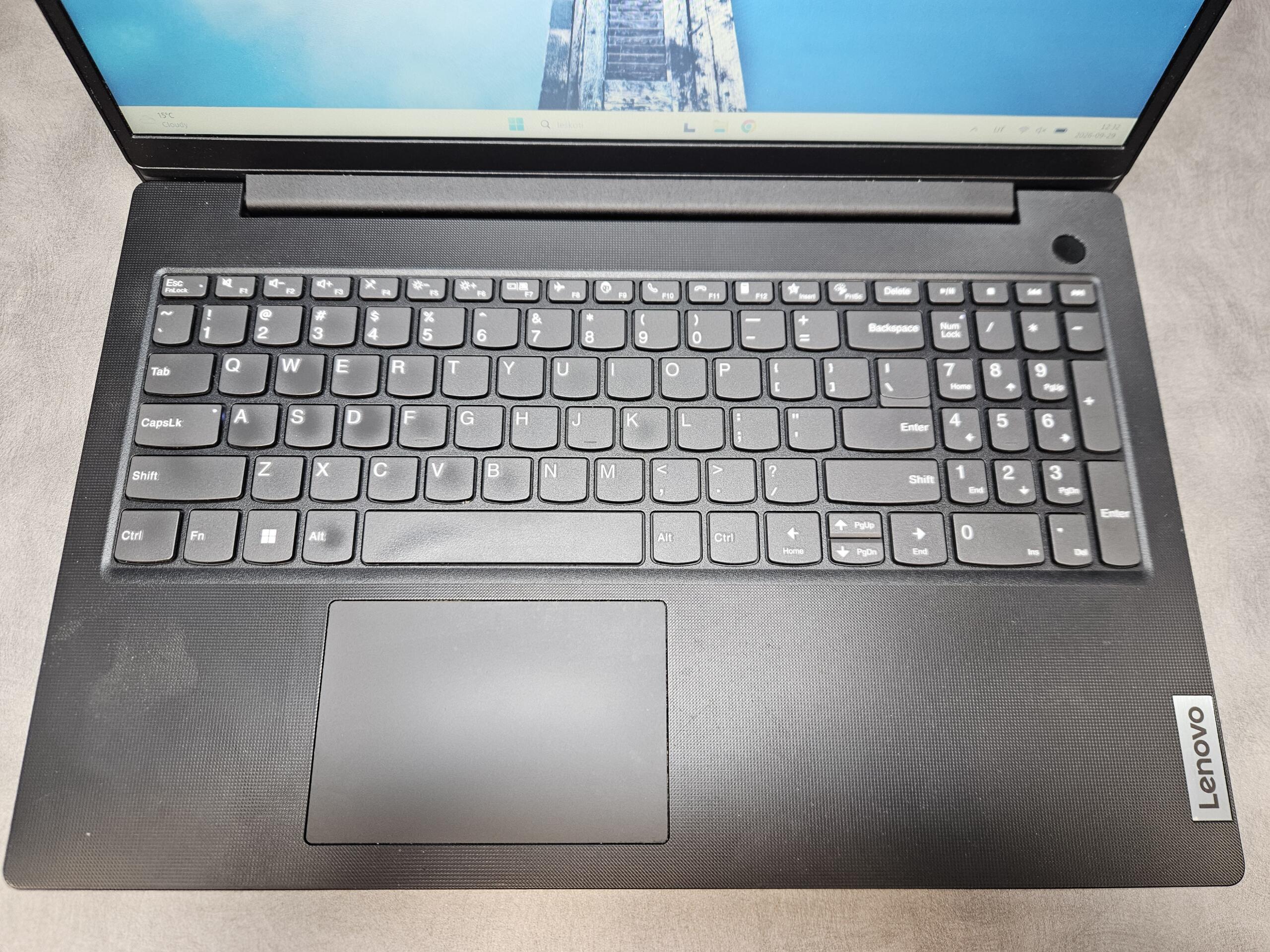 Lenovo V15 | 15.6" FHD | Ryzen 5 7520U | 8GB | SSD 256 GB - Image 3